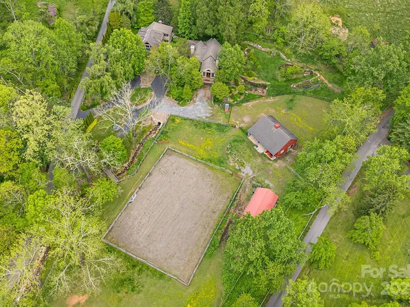 95 Carter Cove Rd, Asheville, NC 28804