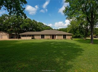 7108 Oak Forest Dr, Bryan, TX 77808