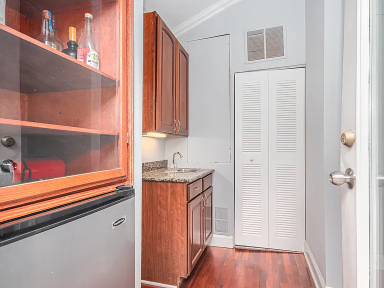 747 N Sedgwick St — Photo 13