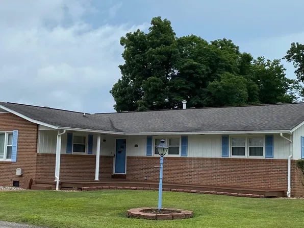 2800 Pinehurst Ln, Huntington, WV 25704