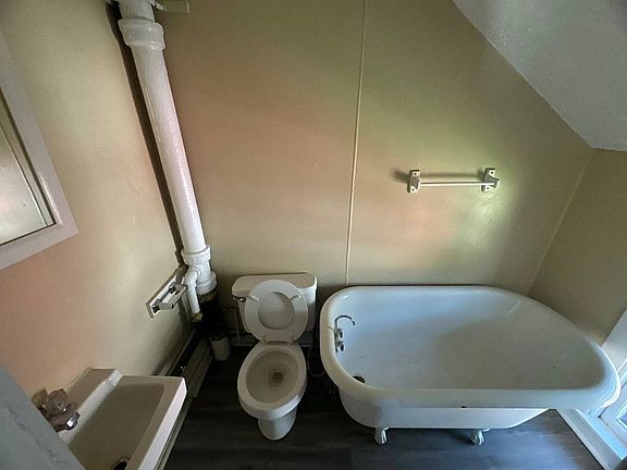 5th image of 597 Thomas Ave APT 2