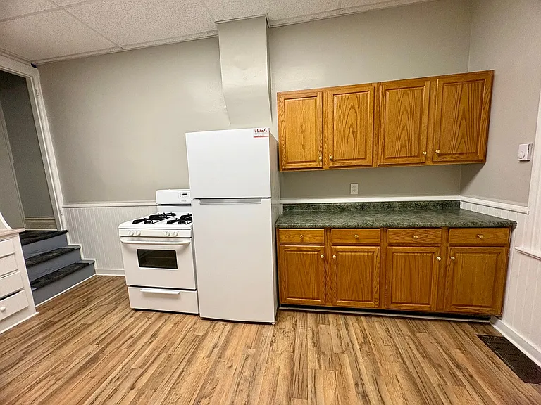 1366 W Market St — Photo 12
