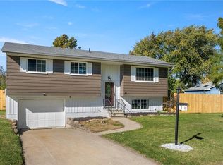 914 Oliver St, Sheffield Lake, OH