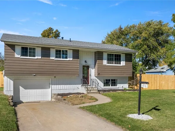 914 Oliver St, Sheffield Lake, OH 44054