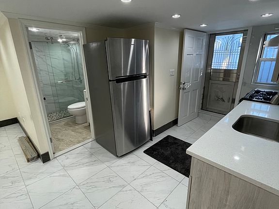 3rd image of 7508 Utopia Pkwy Floor 1