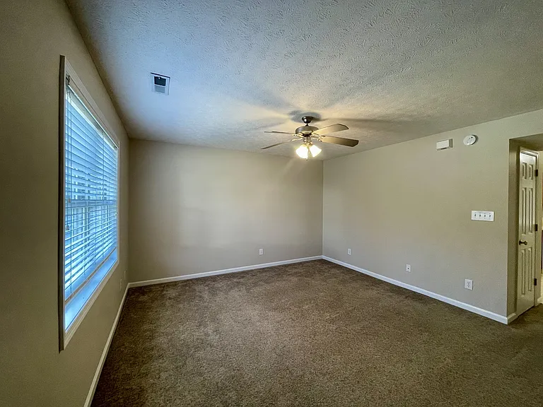 125 Primrose Ln #B — Photo 2