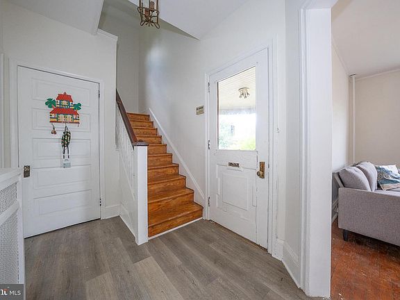 5th image of 562 Barrett Ave