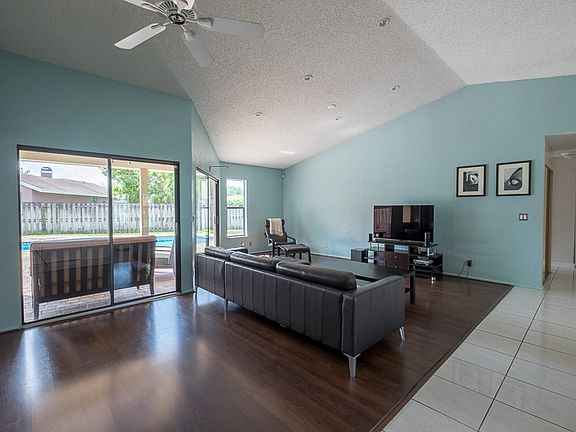 3rd image of 11244 NW 43rd Pl