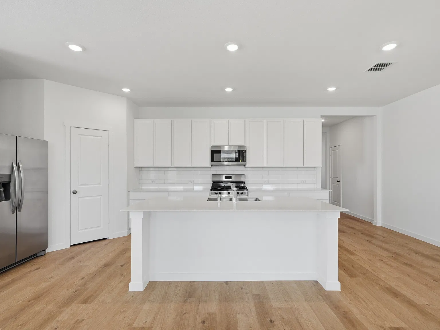 3 bed, 1801 sqft, $2,395 — Photo 4