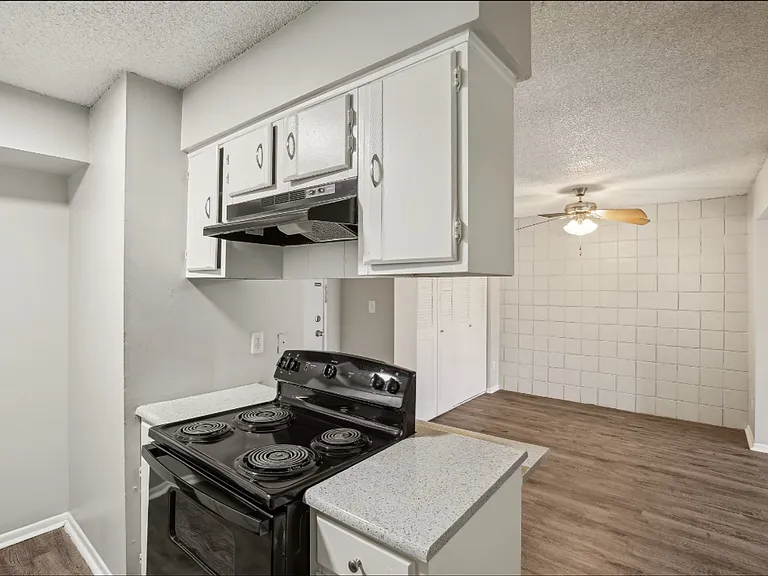 Flats at Wildwood — Photo 13