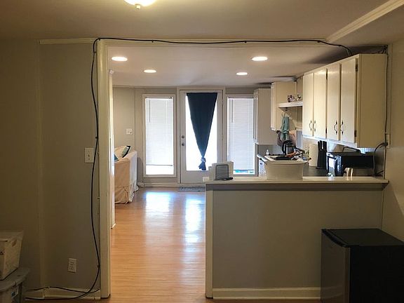 4th image of 2819 White Oak Dr