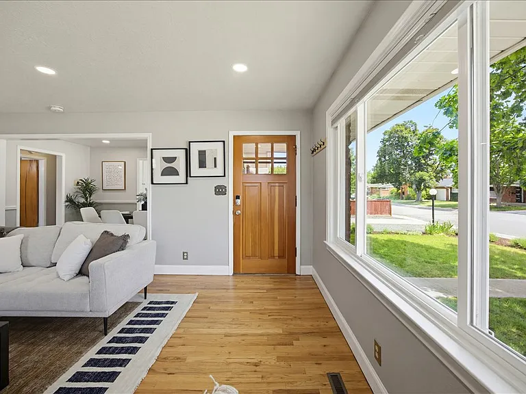 611 S Michael St — Photo 3