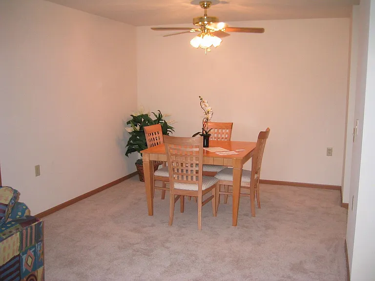 Windsor Pond Apartments — Photo 14