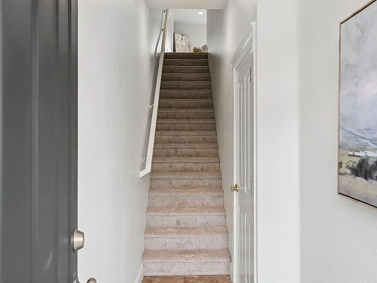 4830 SW View Point Ter — Photo 3