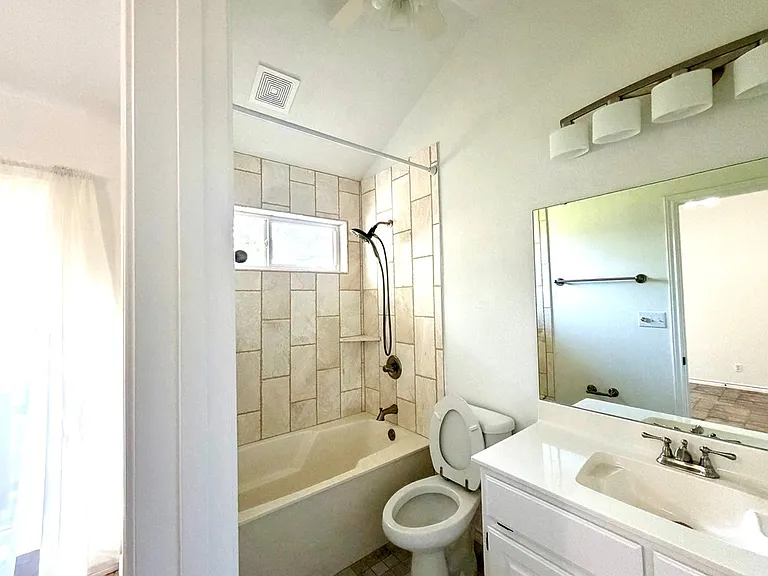 1913 Baywood Dr — Photo 18
