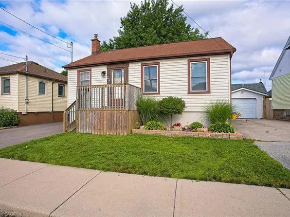 22 E 11th St, Hamilton, ON L9A 3T2