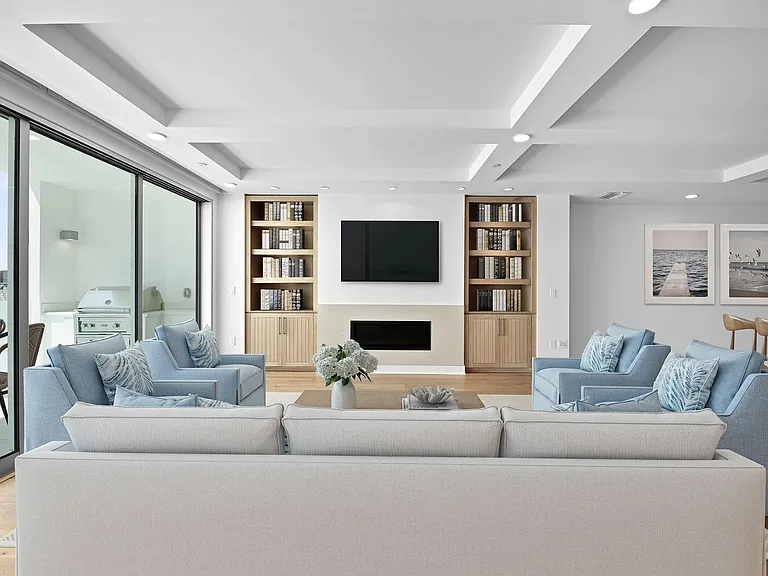 Sea View Villas — Photo 25