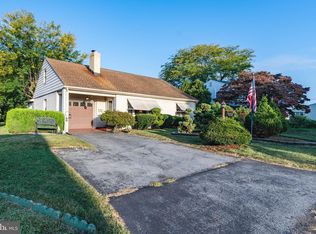 624 Chelsea Ln, Allentown, PA 18104