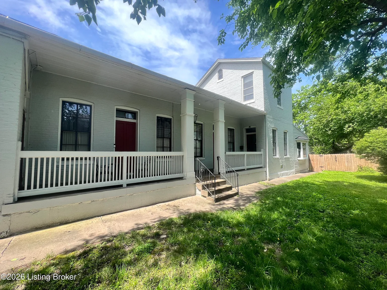 2 bed, 1.0 bath, 1018 sqft, $1,350 — Photo 1