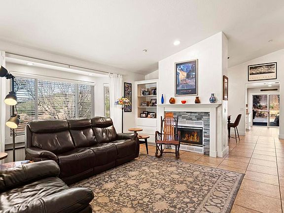 3rd image of 24610 Pappas Rd