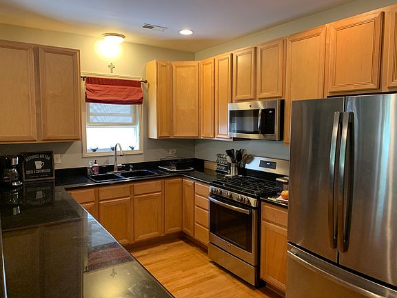 3rd image of 3924 N Southport Ave APT 3S