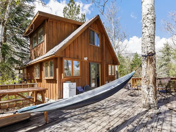 215 Juniper Dr, Crowley Lake, CA 93546