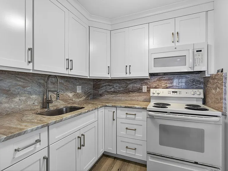 100 Shore Ct #307 — Photo 14