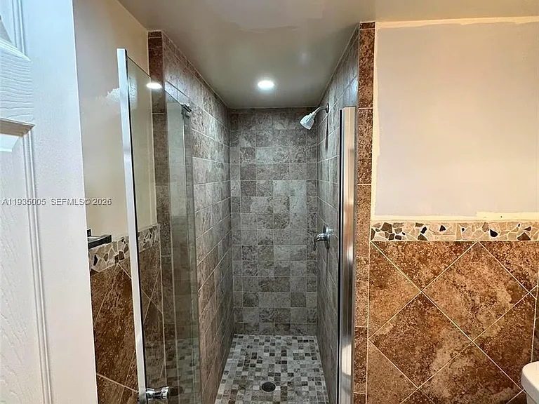 9440 SW 8th St #402 — Photo 23