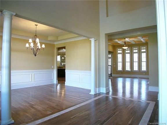 5th image of 1509 Venetian Way Dr
