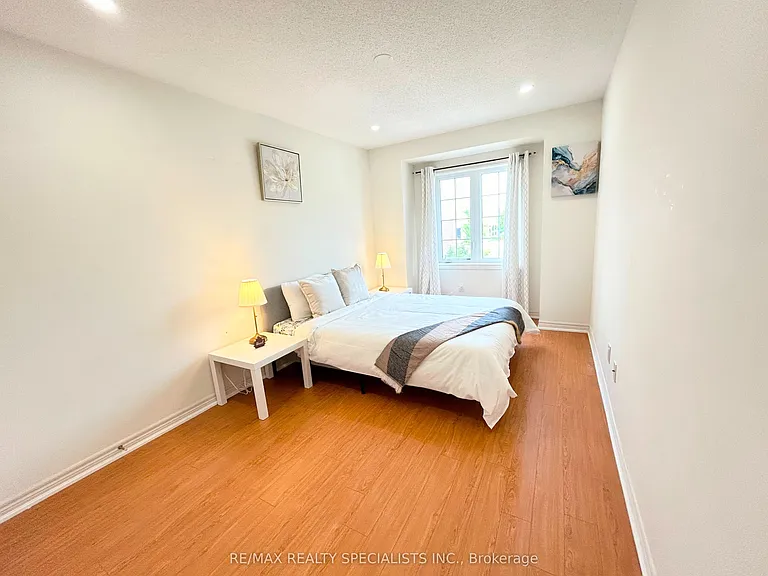 55 Dufay Rd — Photo 19