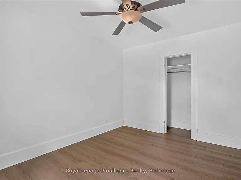 367 Edinburgh St — Photo 18