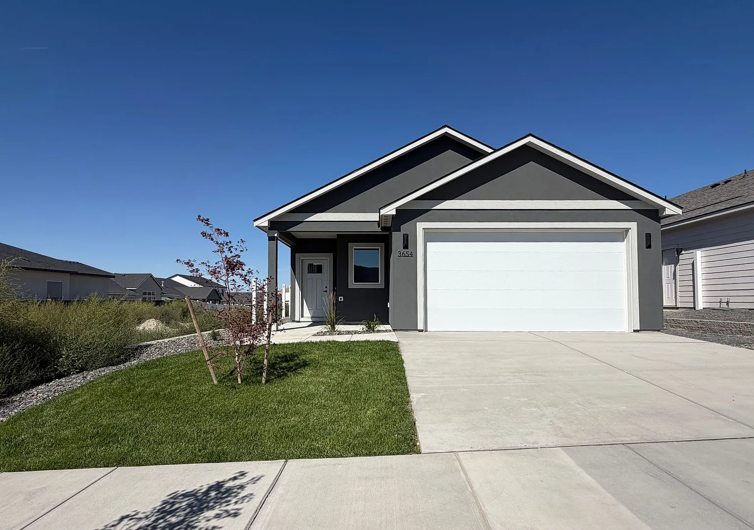 Gorgeous, Brand New 3 bed, 2 ba- South Orchard Location! — Photo 1