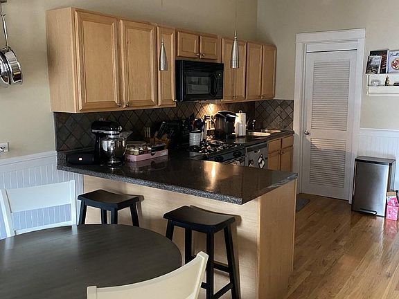 2nd image of 1247 N Greenview Ave APT 1