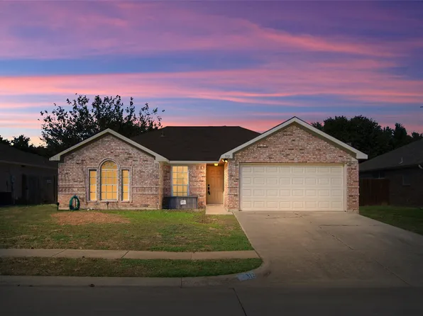 312 Willowstone Trl, Saginaw, TX 76179