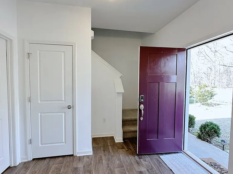 1060 Gibson Rd — Photo 3