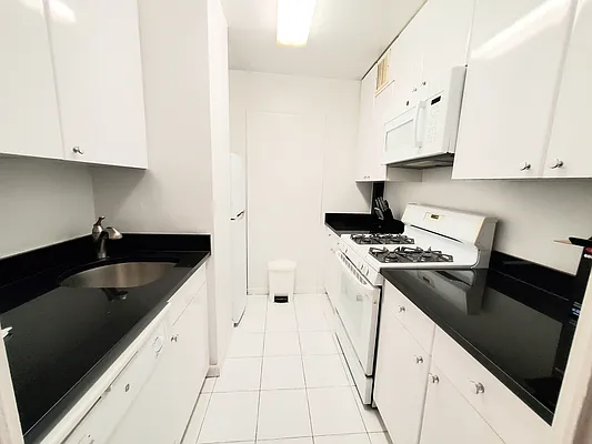 Rented by Weichert Manhattan Midtown | media 3