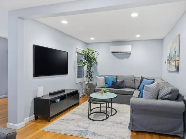 528 E 3rd St #2, South Boston, MA 02127