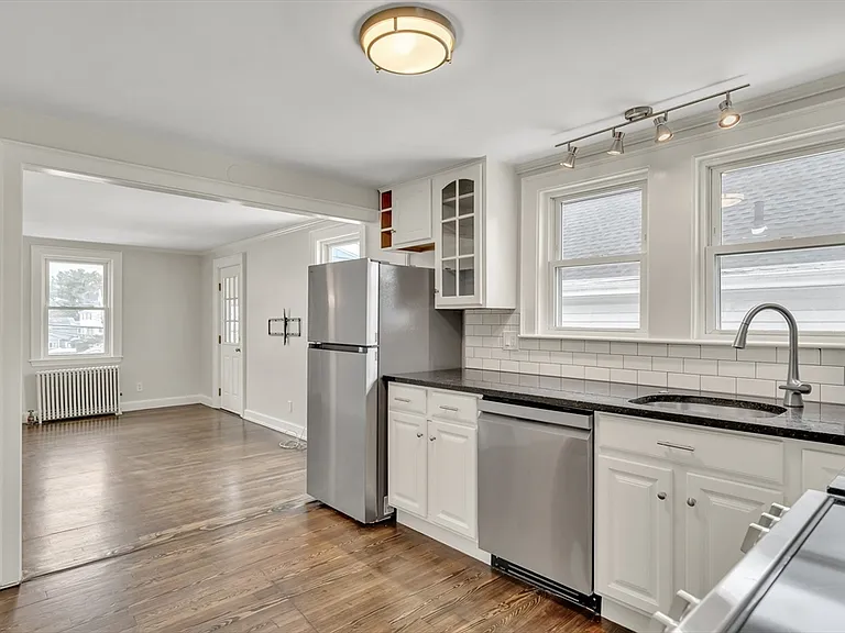 19 Fairview Ave #B — Photo 12