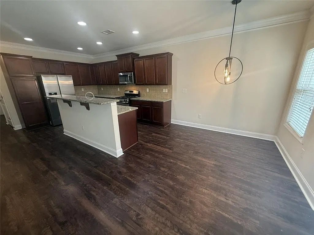 3 bed, 2.5 bath, 2274 sqft, $2,600 — Photo 3