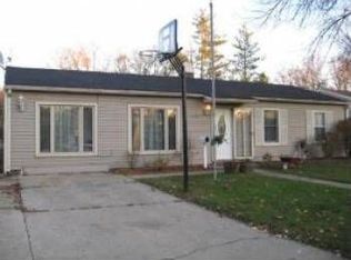 1409 Robinwood Dr, Aurora, IL 60506