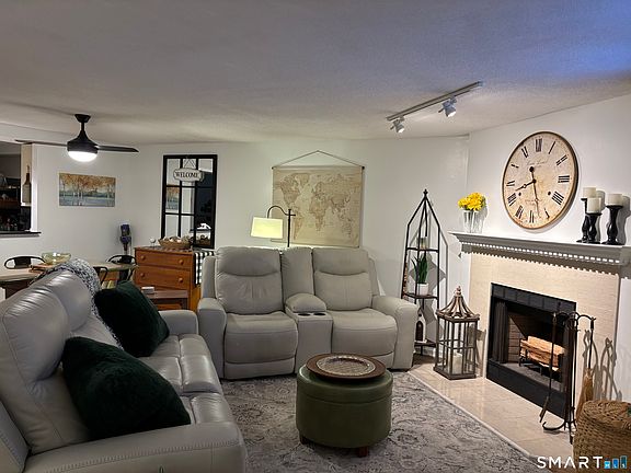 3rd image of 33 Woodbridge Lane #33