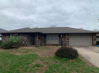 3046 E Rocklyn Rd, Springfield, MO 65804