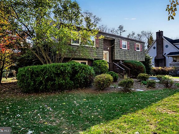 3rd image of 3906 Brookridge Dr
