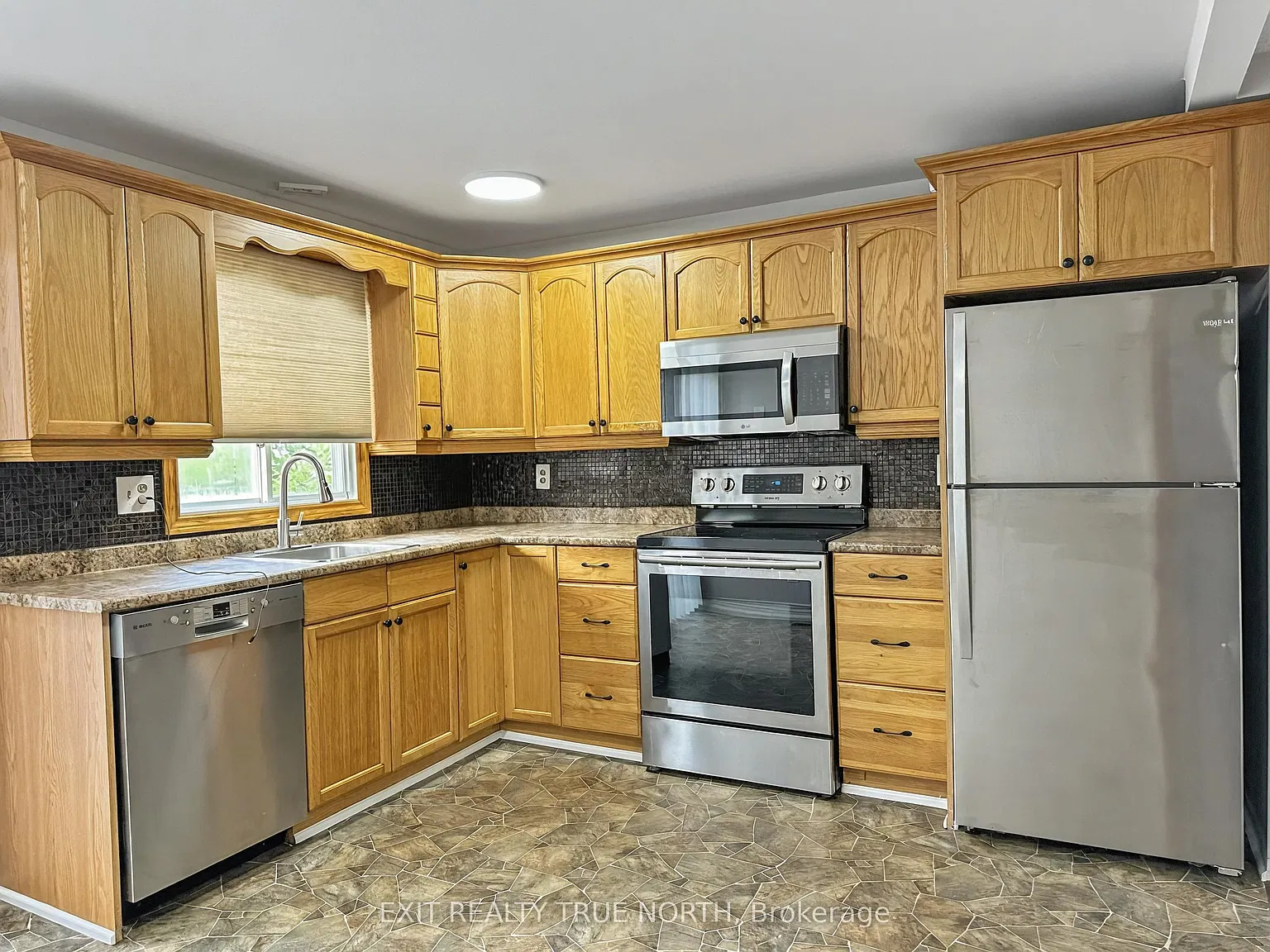 3 bed, $2,250 — Photo 2