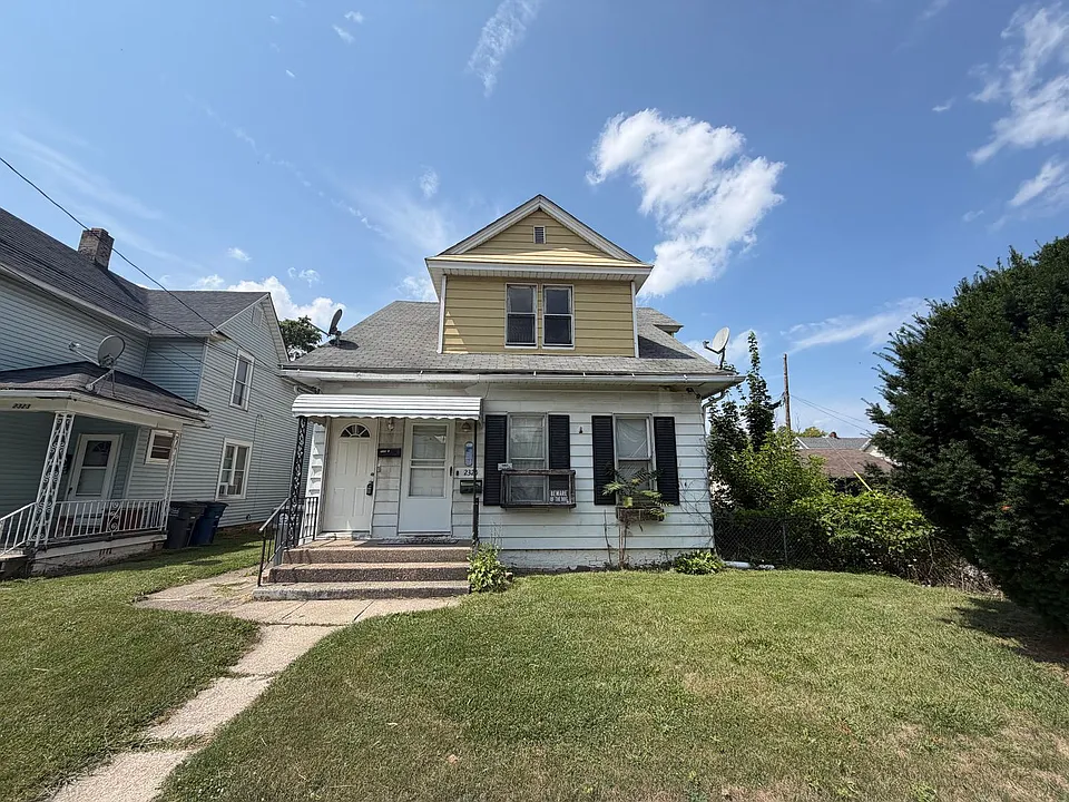 2325 N Erie St