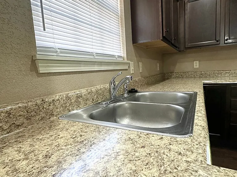 1024 E Caravan St — Photo 8