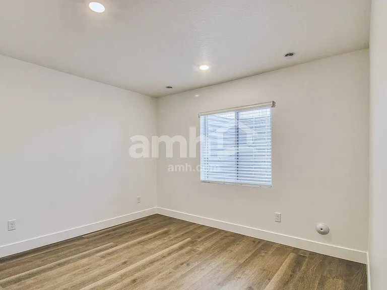 7691 S Castleton Ln — Photo 9