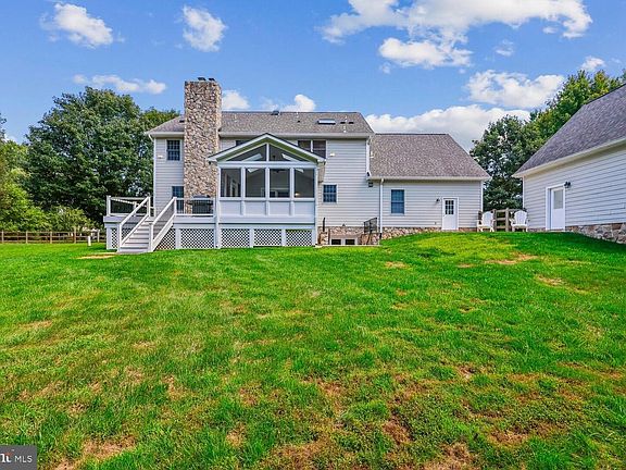 4th image of 21628 Ripplemead Dr