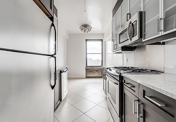 3rd image of 56 7th Ave APT 2L