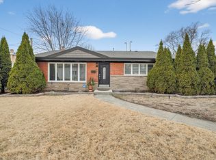 8632 New England Ave, Burbank, IL 60459